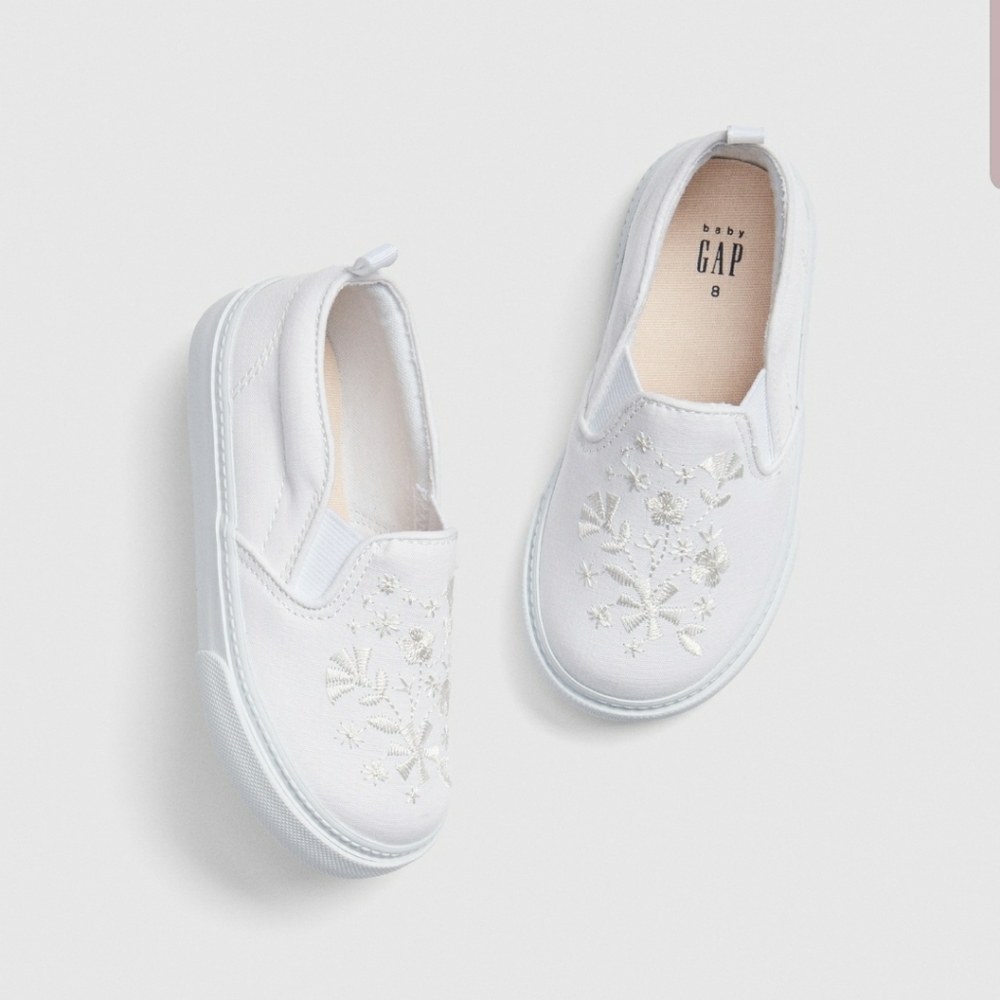 NWT BABY GAP slip on white sneakers